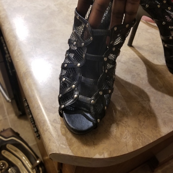 Heels - Picture 2 of 2